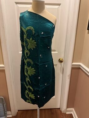 Emerald Green One-Shoulder Embroidered Dress